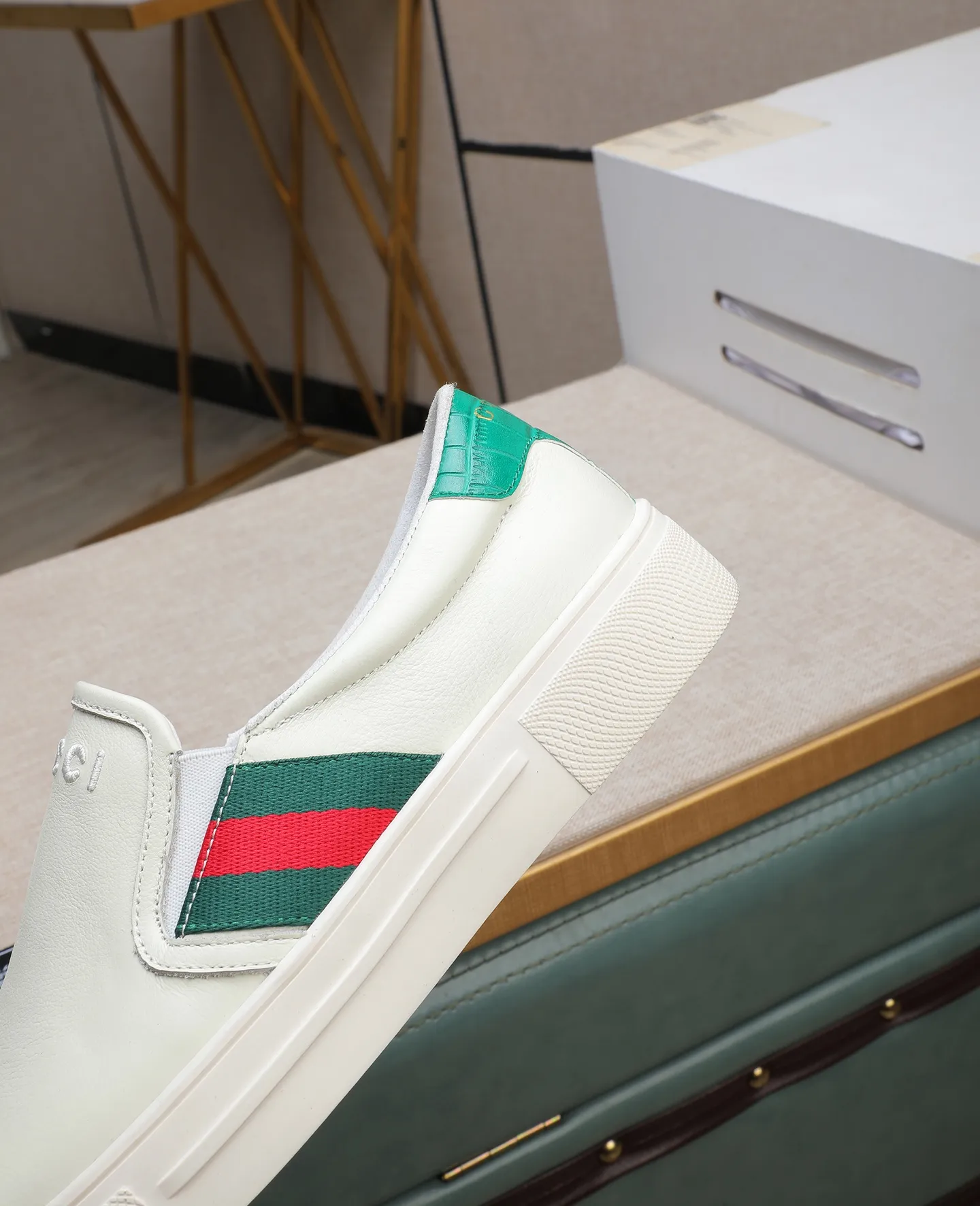 Men's shoes 💰460 GUCCI🔍🔍The latest models are on sale at the same time at the counter. Original calfskin imported from Italy, genuine leather lining, (high-end, extravagant, and classy) with exquisite workmanship. Soles: Original soles specially provided by the original factory. ⚠Exclusive double-layer movable molded soles are super comfortable⚠. Photos of the real thing🎬The real thing is even better🔍🔍"High quality·Follow the order" Code number 38-44